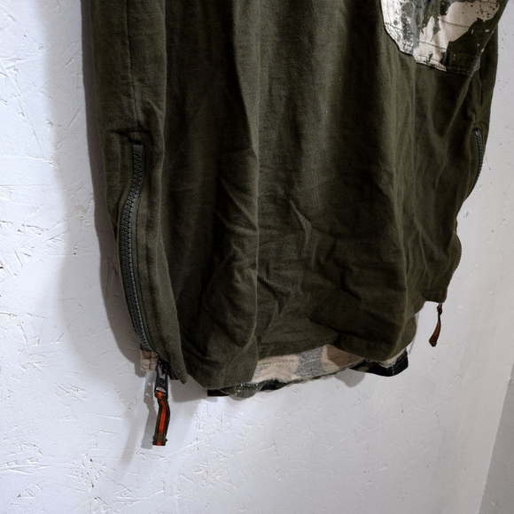Triple Five Soul | Army Green Tee with Camouflage Pocket & Side Zippers - Picture 3 of 7